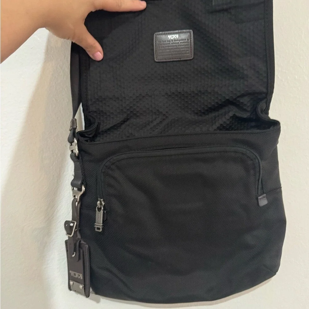 Tumi Crossbody Messenger Bag Small Black Brown Ballistic Nylon Travel (3785)